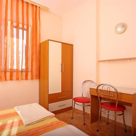 Apartments And Rooms Vesna Novalja Exterior photo