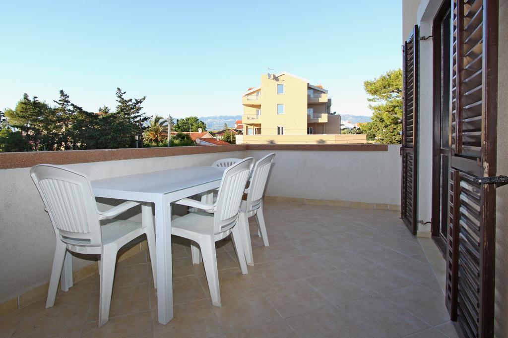 Apartments And Rooms Vesna Novalja Exterior photo